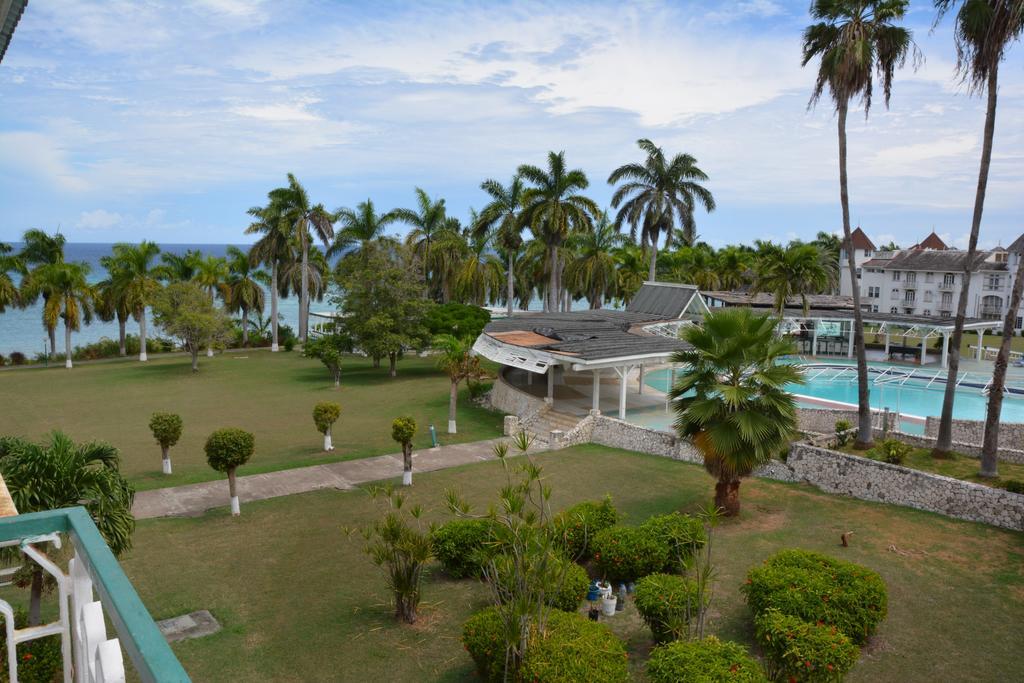 Seacastles By The Beach/Pool Бухта Монтего Экстерьер фото