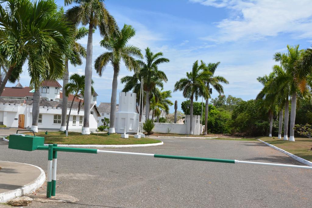 Seacastles By The Beach/Pool Бухта Монтего Экстерьер фото